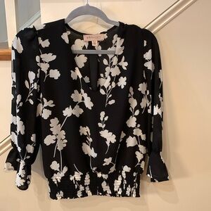 Brand new condition XS blouse long sleeve V-neckline floral black and white